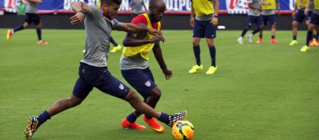 File:DaMarcus Beasley DeAndre Yedlin USMNT 2014.jpg - Wikimedia ... Wikimedia Commons File:DaMarcus Beasley DeAndre Yedlin USMNT 2014.jpg - Wikimedia ... Wikimedia Commons
