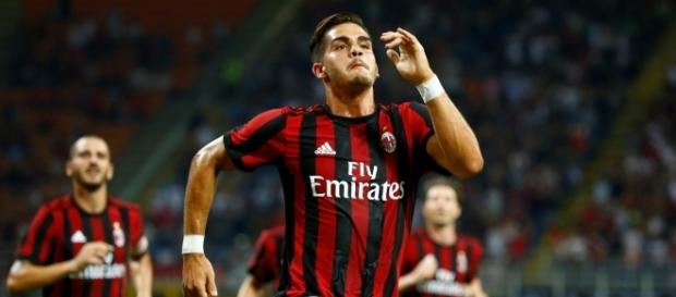 Milan está com os dois pés na fase de grupos Milan está com os dois pés na fase de grupos