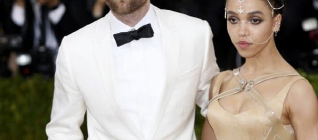 Robert Pattinson, FKA Twigs - Image via YouTube/Wochit Entertainment Robert Pattinson, FKA Twigs - Image via YouTube/Wochit Entertainment