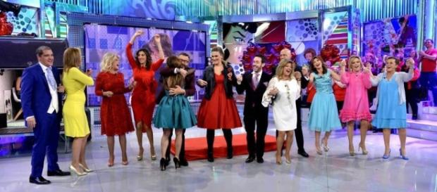 Sálvame revela lo que cobran los famosos por anunciar en internet. Sálvame revela lo que cobran los famosos por anunciar en internet.