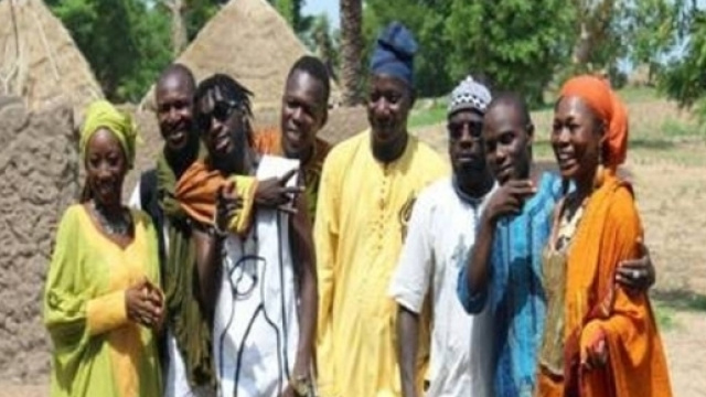 Le collectif d'artistes camerounais du groupe" De'ende" (c) Equal Accès
