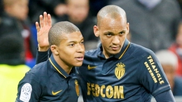 Monaco: Altercation Mbappé-Fabinho ? (vidéo) - Football - Sports.fr - sports.fr