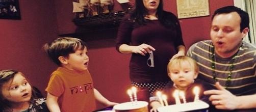'Counting On' Josh and Anna Duggar with their kids / Photo via Duggar Family , Instagram
