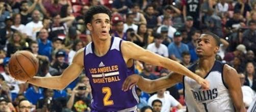 Lonzo Ball is the favorite to win NBA Rookie of the Year Award, at one of the Nevada sportsbooks. [Image via NBA/YouTube]