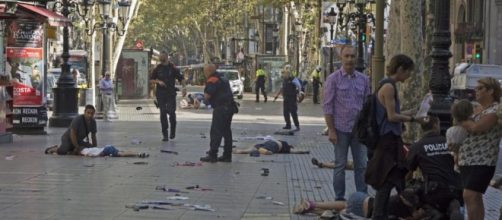 Attentato Barcellona, furgone travolge passanti sulla Rambla: 13 ... - ilfattoquotidiano.it