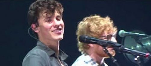 Ed Sheeran surprises Shawn Mendes with a duet of "Mercy" on stage. Screencap kimber kimbertimber/YouTube
