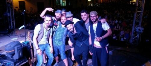 La band i Cicciuzzi che partecipa al festival della canzone popolare di Raffo