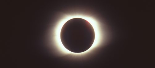 Picture of a solar eclipse (Total solar eclipse of March 9 1997 via Wikimedia commons)