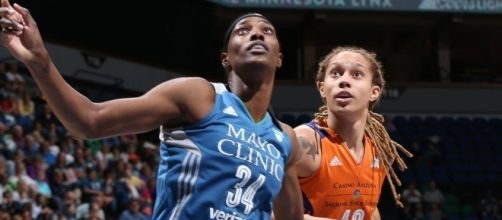 The Minnesota Lynx have qualified one of the eight WNBA Playoff spots while the Phoenix Mercury still need to. [Image via WNBA/YouTube]