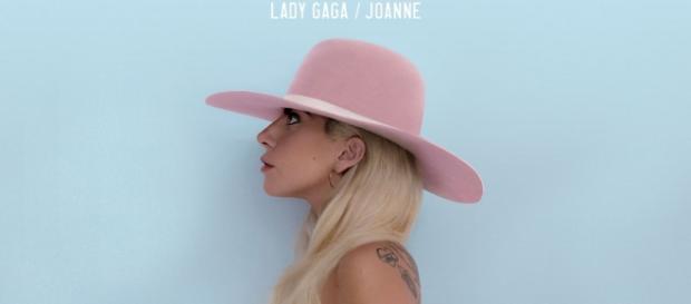 Lady Gaga deu dinheiro a morador de rua em São Francisco, Califórnia Lady Gaga deu dinheiro a morador de rua em São Francisco, Califórnia