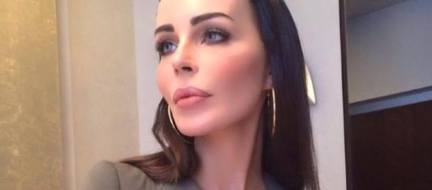 Nina Moric e la gaffe sugli immigrati Nina Moric e la gaffe sugli immigrati