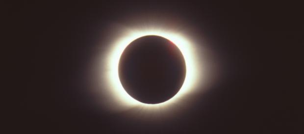 Picture of a solar eclipse (Total solar eclipse of March 9 1997 via Wikimedia commons) Picture of a solar eclipse (Total solar eclipse of March 9 1997 via Wikimedia commons)