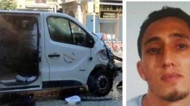 Un des suspects, Driss Oukabir, aurait loué la camionnette qui a foncé dans la foule à Barcelone