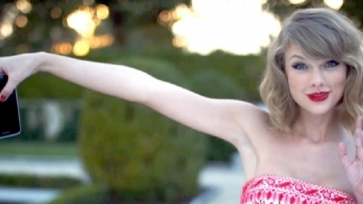 Taylor Swift Deletes Social Media Accounts Fans Believe New