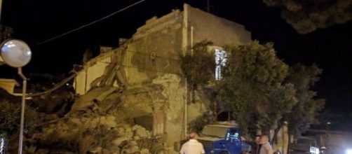 Terremoto Ischia, estratto vivo padre dei tre fratellini intrappolati sotto le macerie- cilentonotizie.it