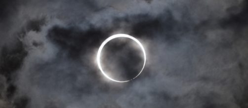 Twitter has partnered with The Weather Channel to live stream the Great American Eclipse/Photo via Takeshi Kuboki, Flickr