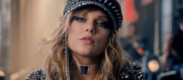 grabbed from youtube// look what you made me do// Taylor Swift grabbed from youtube// look what you made me do// Taylor Swift