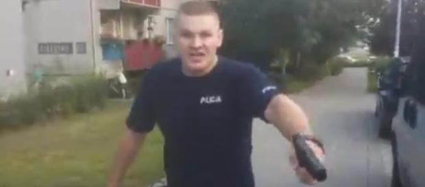Wstrząsający pokaz niekompetencji policjantów w Kole (fot. e-kolo.pl) Wstrząsający pokaz niekompetencji policjantów w Kole (fot. e-kolo.pl)
