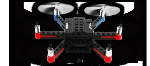 The FlyBlocks drone can be built four different ways. / Photo via Arie Sibonney courtesy of FlyBlocks, used with permission. The FlyBlocks drone can be built four different ways. / Photo via Arie Sibonney courtesy of FlyBlocks, used with permission.