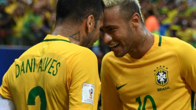 Neymar et Alvès se sont bien moqués du Barça pour rejoindre le PSG (Crédits - DR)