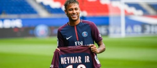 Neymar se présente au parc des Princes