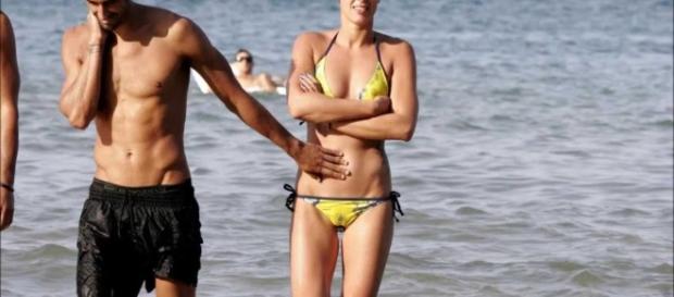 Da sinistra Filippo Magnini e Federica Pellegrini durante una vacanza quando erano una coppia felice Da sinistra Filippo Magnini e Federica Pellegrini durante una vacanza quando erano una coppia felice