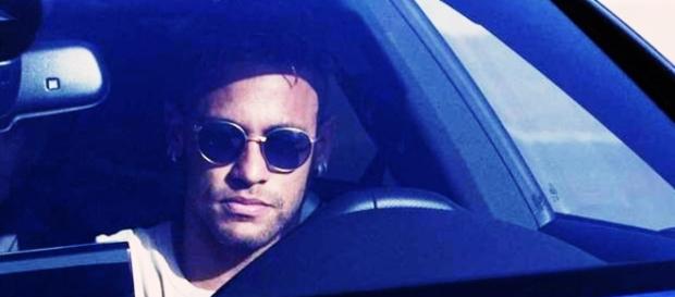 É oficial: Neymar sai do Barcelona e vai para o PSG É oficial: Neymar sai do Barcelona e vai para o PSG