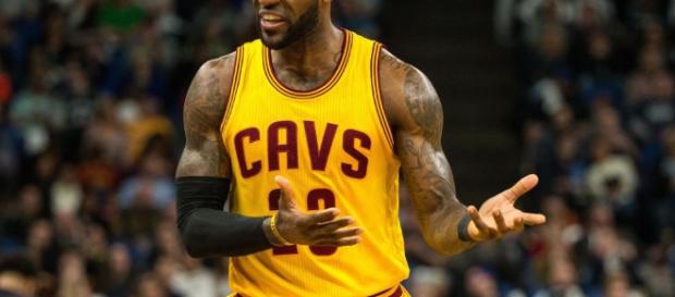 Hay una disputa entre Kyrie Irving y LeBron James. La estrella de la NBA, Chris Bosh, dio su opinión sobre la situación Hay una disputa entre Kyrie Irving y LeBron James. La estrella de la NBA, Chris Bosh, dio su opinión sobre la situación