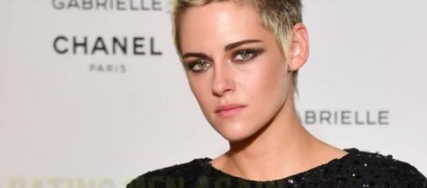 Kristen Stewart - YouTube screenshot | E! News/https://www.youtube.com/watch?v=UlUD0HLg3zo Kristen Stewart - YouTube screenshot | E! News/https://www.youtube.com/watch?v=UlUD0HLg3zo