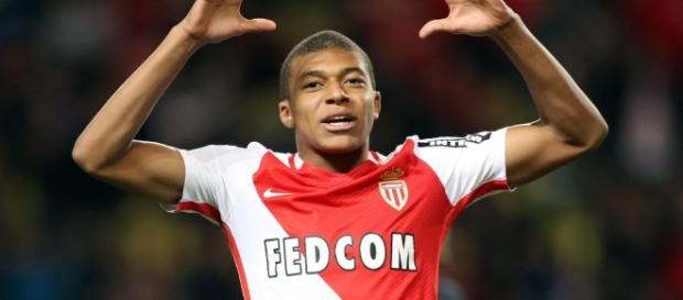 Real Madrid : Une conversation secrète Zidane-Mbappé qui change tout ! - blastingnews.com Real Madrid : Une conversation secrète Zidane-Mbappé qui change tout ! - blastingnews.com
