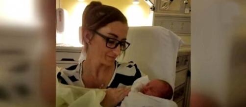 A 10-year-old boy helped his mother give birth saving both their lives [Image: YouTube/VIVA NEWS]