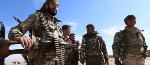 Le Forze Democratiche Siriane a maggioranza curda impegnate nell'assedio di Raqqa