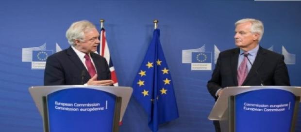 David Davis wants trade and withdrawal negotiations to coincide (arif_shamim via Flikr). David Davis wants trade and withdrawal negotiations to coincide (arif_shamim via Flikr).