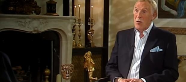 Interview with Sir Bruce Forsyth – Image BBC Newsnight archives| YouTube Interview with Sir Bruce Forsyth – Image BBC Newsnight archives| YouTube