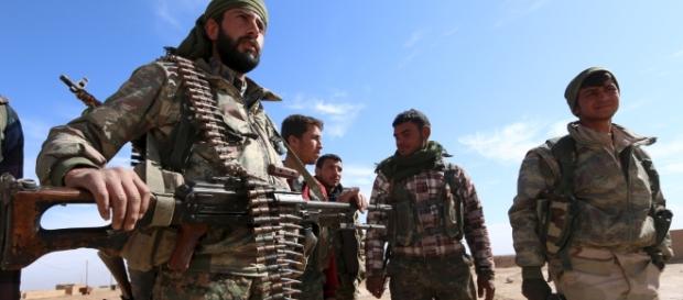 Le Forze Democratiche Siriane a maggioranza curda impegnate nell'assedio di Raqqa Le Forze Democratiche Siriane a maggioranza curda impegnate nell'assedio di Raqqa