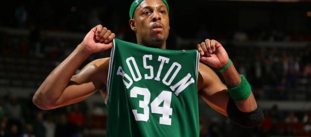 Pierce jugó para los Celtics por 15 temporadas, llevándolos a un campeonato de la NBA en 2008 Pierce jugó para los Celtics por 15 temporadas, llevándolos a un campeonato de la NBA en 2008