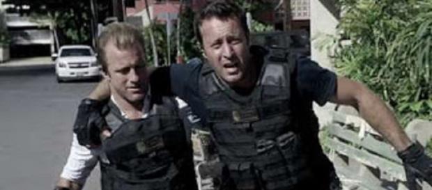 Scott Caan does a lot more than complete the "bromance" and compete in "carguments" on "Hawaii Five-O" Screencap Positively Squeeful/YouTube Scott Caan does a lot more than complete the "bromance" and compete in "carguments" on "Hawaii Five-O" Screencap Positively Squeeful/YouTube