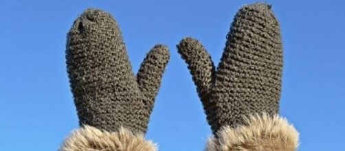 Researchers are developing nanowire gloves to keep soldiers warm even in Arctic conditions [Image: Pixabay]