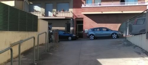 Salida de un parking en Rubí, sin señalización.