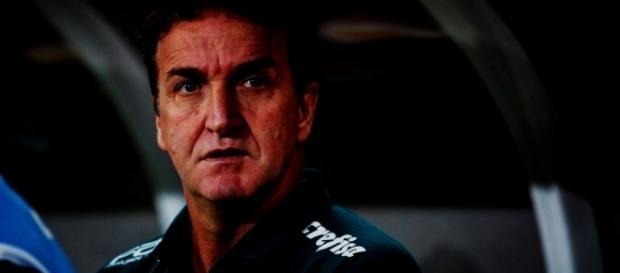 O treinador do alviverde está sendo contestado O treinador do alviverde está sendo contestado