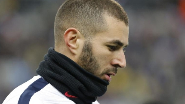 Karim Benzema répond à Valls: "0 carton rouge, 11 jaunes, et ... - francetvinfo.fr