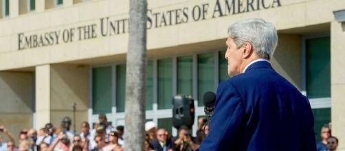 Former Secretary of State John Kerry in the U.S. embassy in Cuba (Photo: U.S. Department of State - Wikimedia)