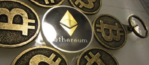 Bitcoin and Ethereum key chains credits:flick https://www.flickr.com/photos/btckeychain/30770561533
