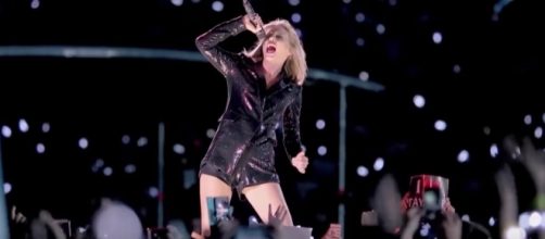 "Taylor Swift Posts CRYPTIC Snake Video Clip via Clevver News youtube channel