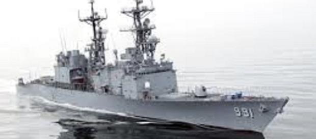 https://upload.wikimedia.org/wikipedia/commons/8/83/020625-N-1056B-004_The_U.S._Navy_destroyer_USS_Fife_%28DD_991%29.jpg https://upload.wikimedia.org/wikipedia/commons/8/83/020625-N-1056B-004_The_U.S._Navy_destroyer_USS_Fife_%28DD_991%29.jpg