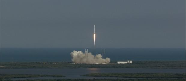 SpaceX Falcon 9 launch (Courtesy NASA) SpaceX Falcon 9 launch (Courtesy NASA)