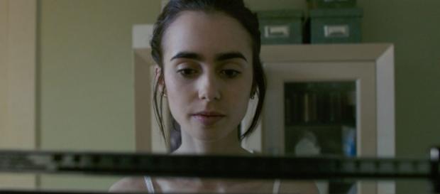 To The Bone: arriva su Netflix il film con una straordinaria Lily ... - nerdplanet.it To The Bone: arriva su Netflix il film con una straordinaria Lily ... - nerdplanet.it