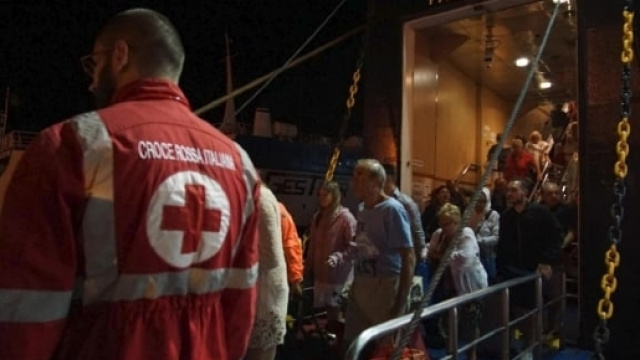 Esodo di turisti da Ischia: sarebbero diventati 18 mila quelli che hanno gi&agrave; lasciato l'isola. Foto: skytg24.