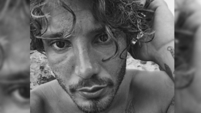 Gossip, Stefano De Martino in vacanza a Mykonos con Gilda: l'avvistamento.