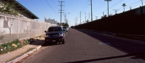 Border fence between Calixaco, California and Mexico. / [Image by Omar Bárcena via Flickr, CC BY 2.0]